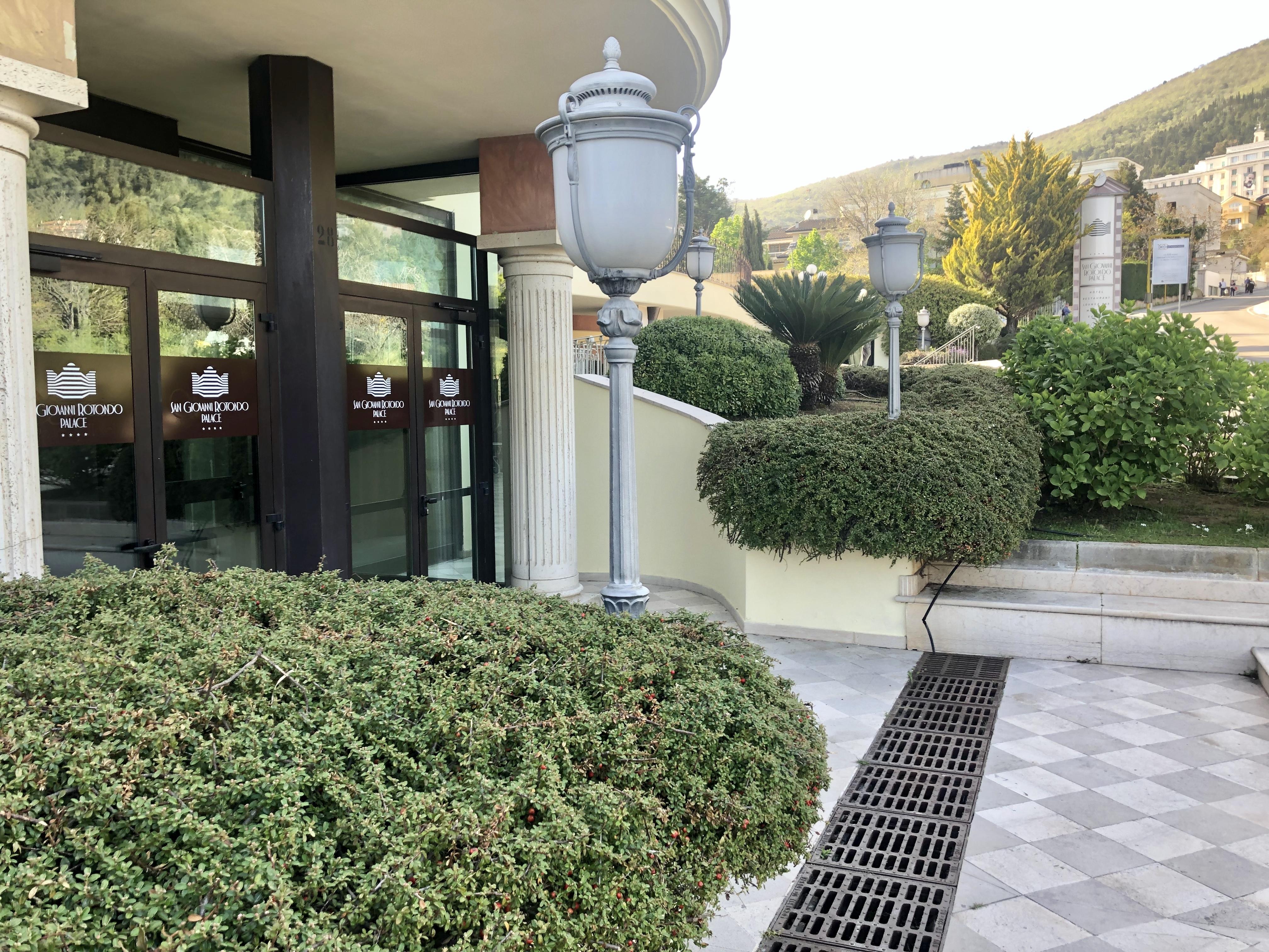 San Giovanni Rotondo Palace - Alihotels Extérieur photo